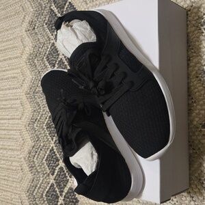 Kendall & Kylie Jax-A black glitter trainers, Brand New. 8 1/2.